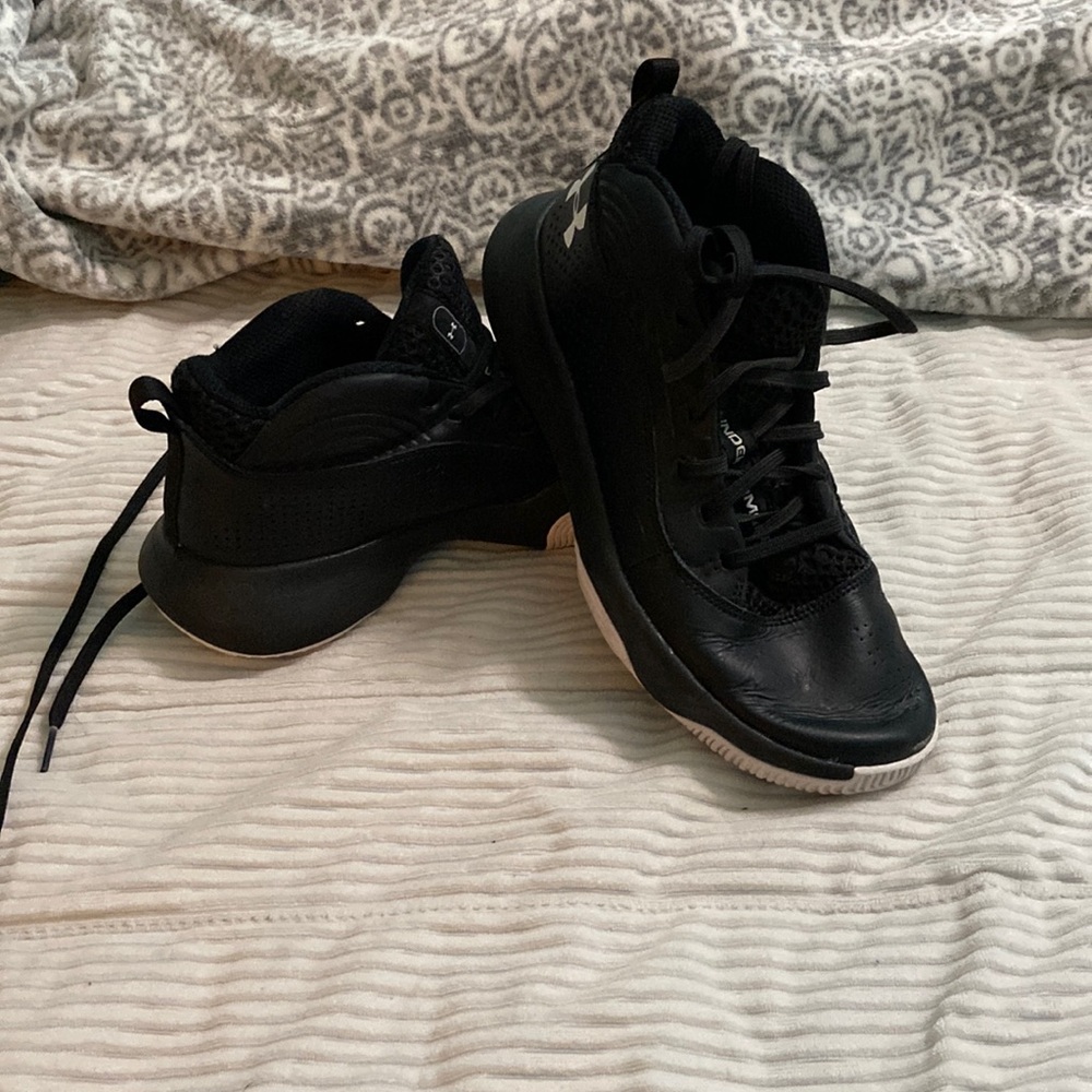 Under Armour black/white basketball shoes - Women’s size 7